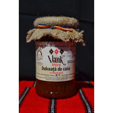 Dulceata de caise cu nuci